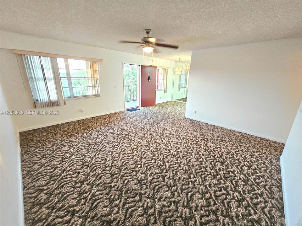На продажу: $163,900 (2 спален, 2 ванн, 1044 Квадратных фут)