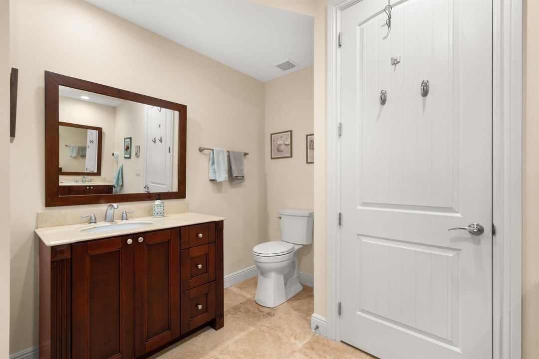 interior - master bathroom 3