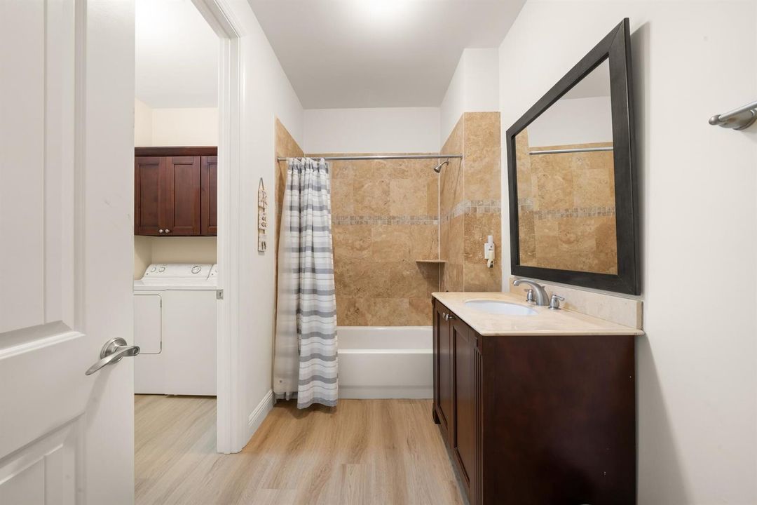 interior - second bathroom 2
