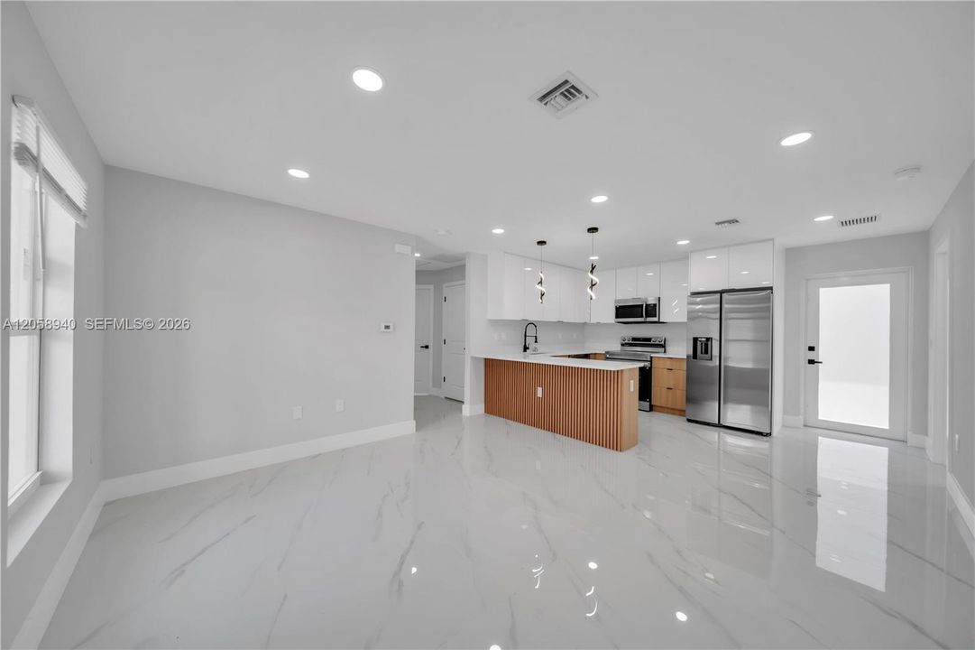 For Sale: $245,700 (3 beds, 2 baths, 1148 Square Feet)