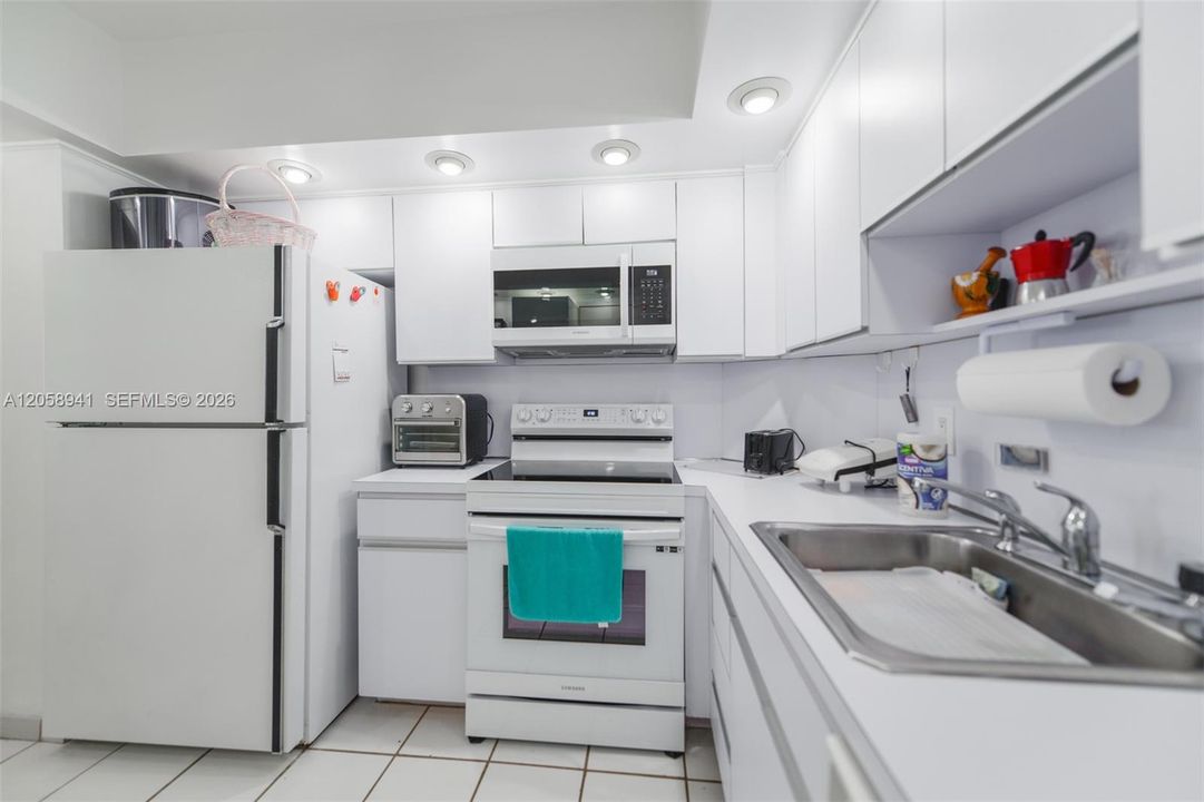 For Rent: $4,200 (3 beds, 2 baths, 1780 Square Feet)