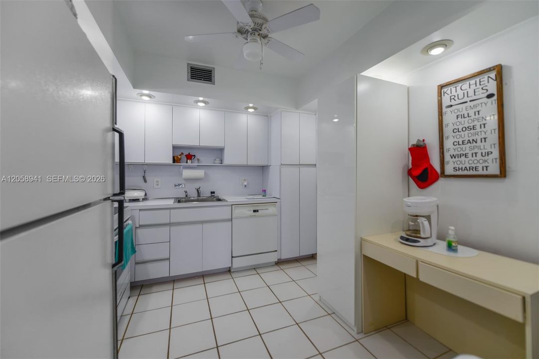 For Rent: $4,200 (3 beds, 2 baths, 1780 Square Feet)