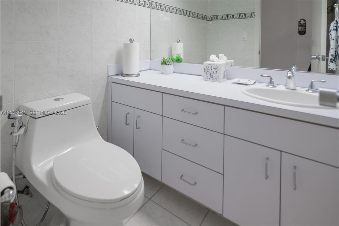 For Rent: $4,200 (3 beds, 2 baths, 1780 Square Feet)