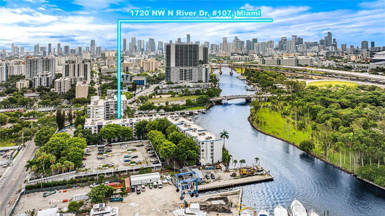 На продажу: $309,000 (2 спален, 2 ванн, 899 Квадратных фут)