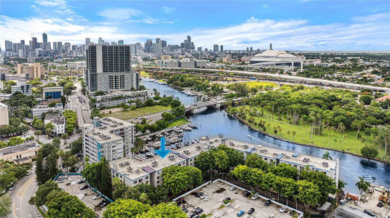 На продажу: $309,000 (2 спален, 2 ванн, 899 Квадратных фут)