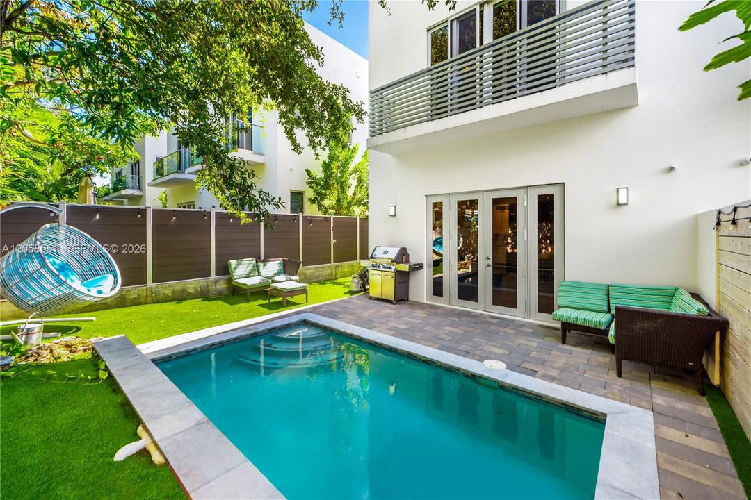 Backyard private pool, BBQ & astroturf