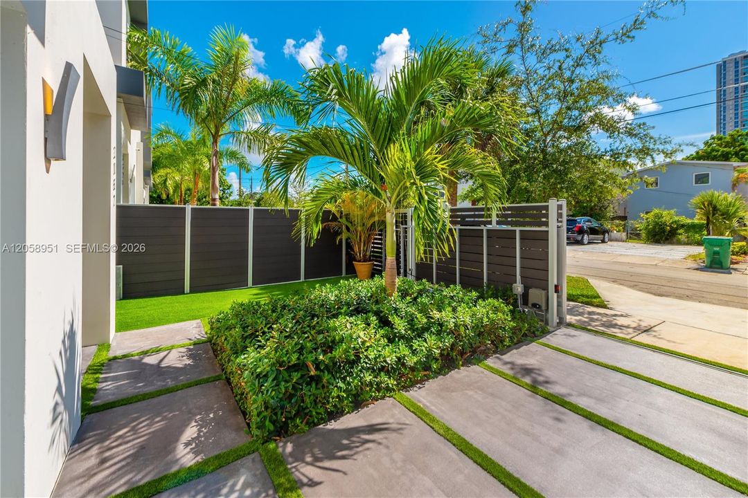 Full gated and fenced