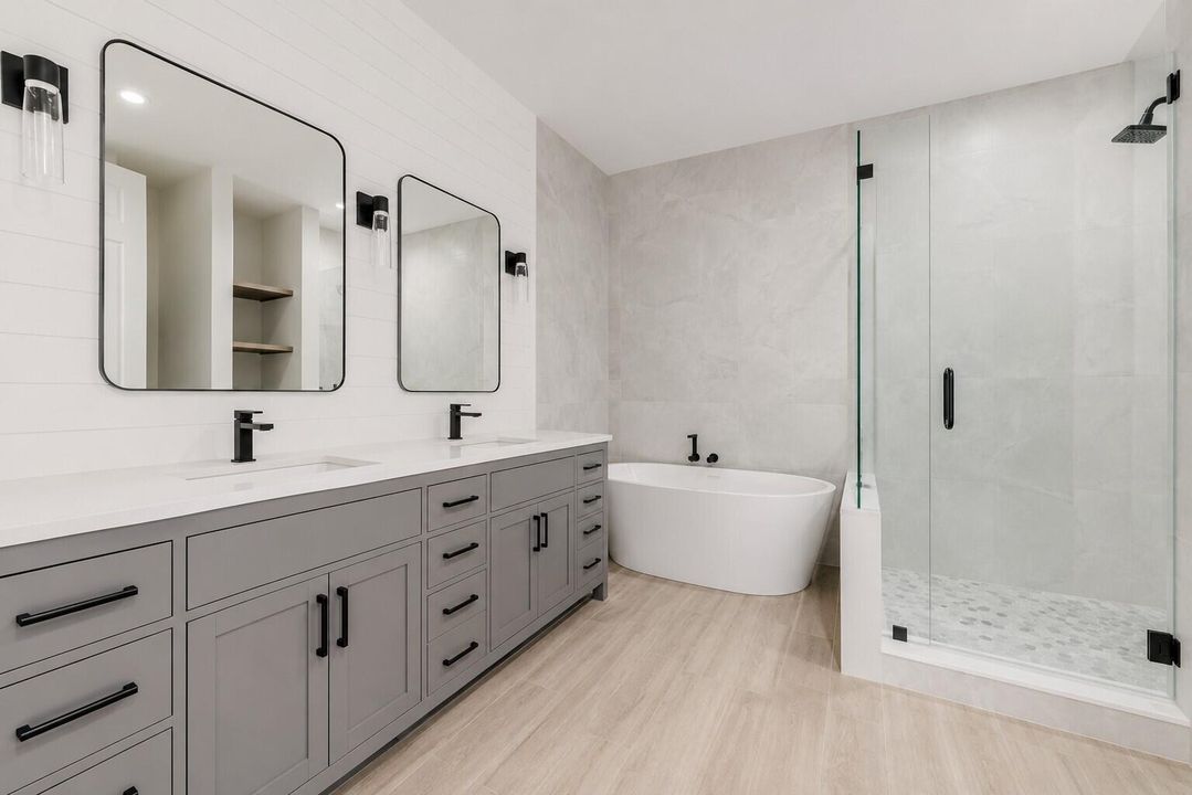 Shelley Master Bath Spa