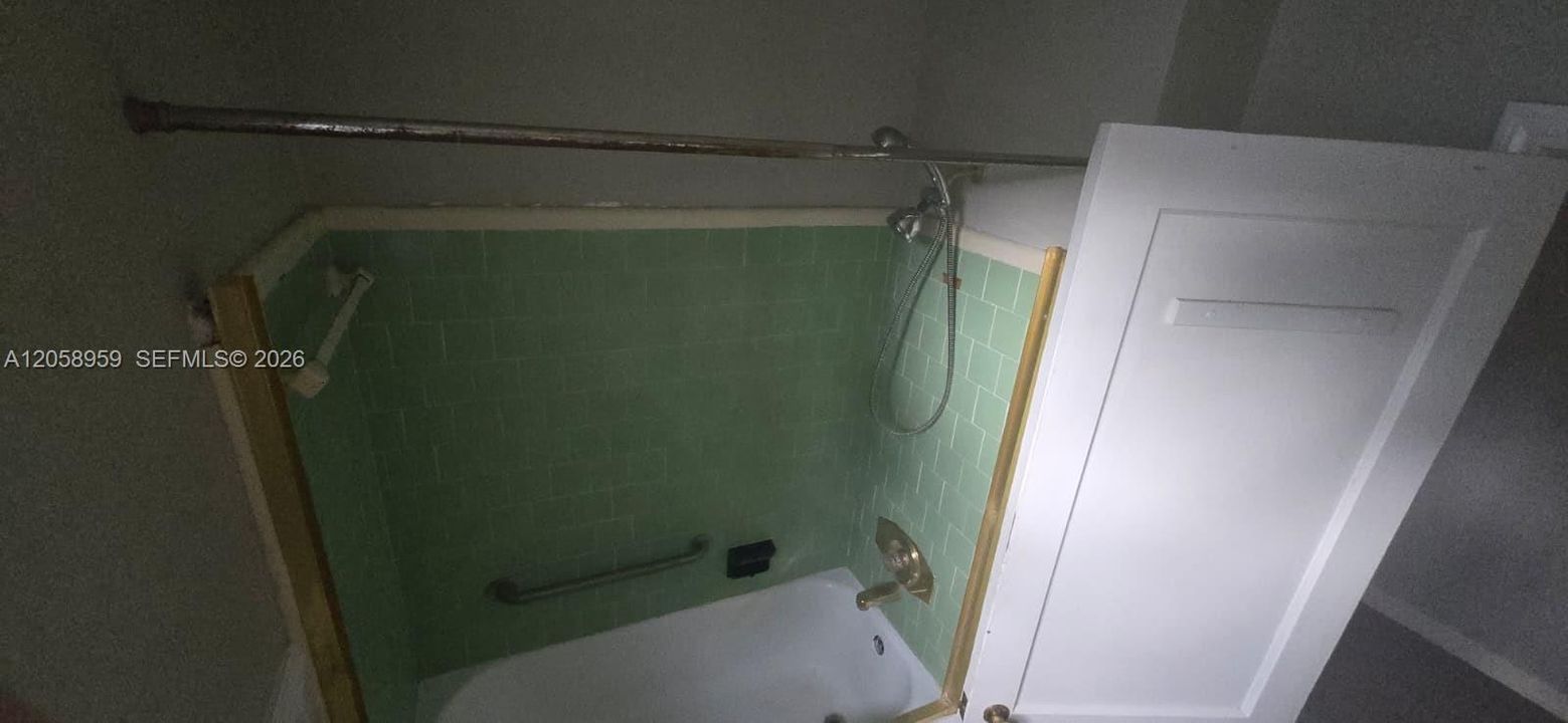 На продажу: $169,900 (4 спален, 1 ванн, 0 Квадратных фут)