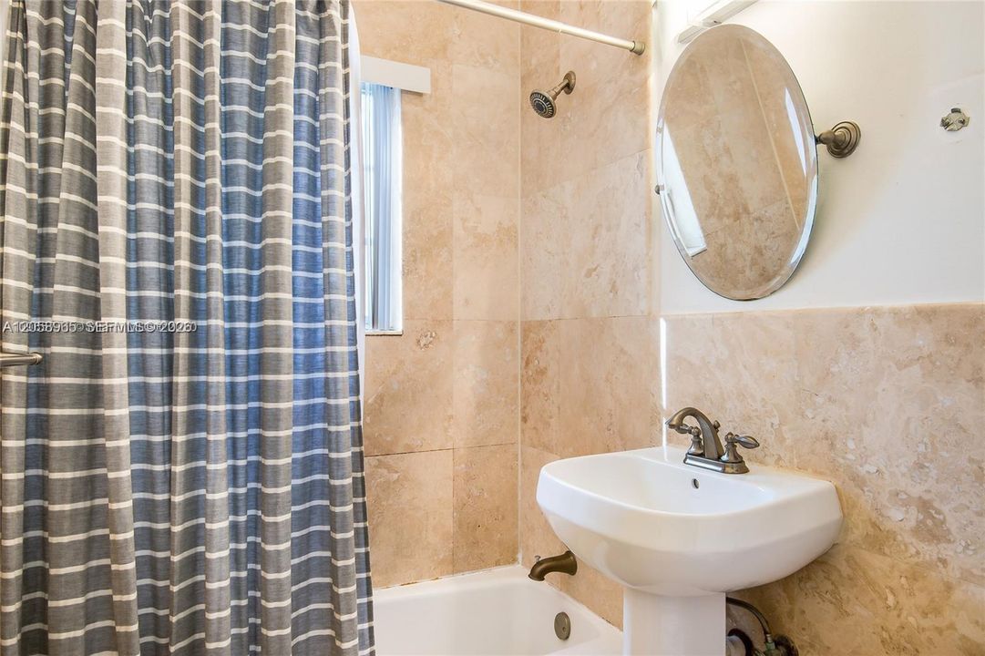 В аренду: $1,700 (0 спален, 1 ванн, 450 Квадратных фут)