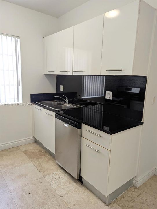 В аренду: $1,700 (0 спален, 1 ванн, 450 Квадратных фут)