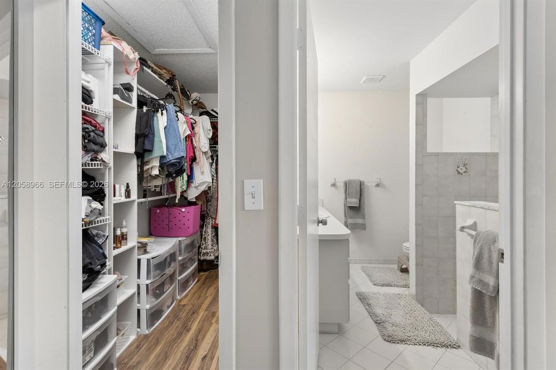 Walking Closet