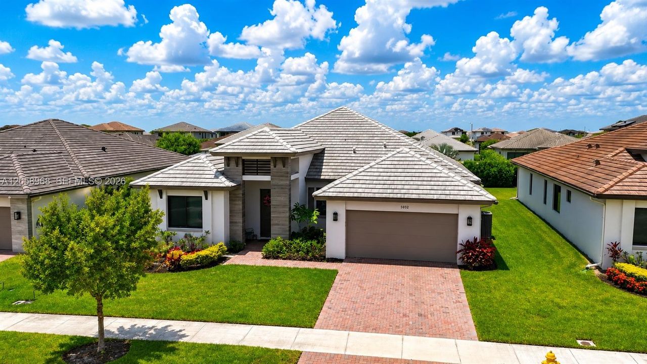 For Sale: $755,000 (4 beds, 3 baths, 2611 Square Feet)