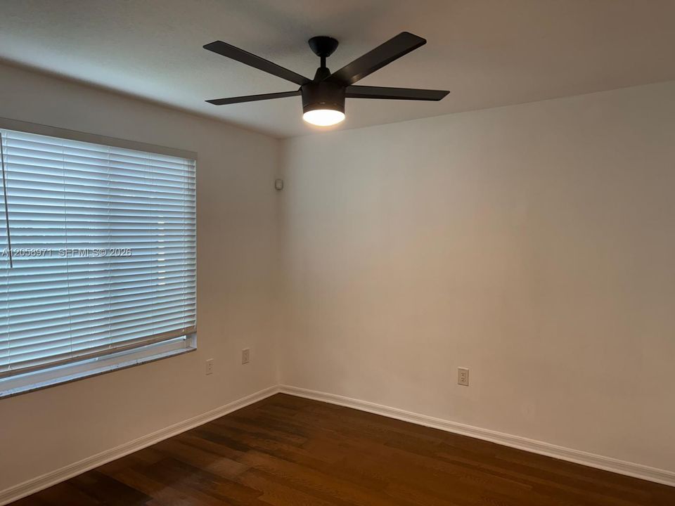 В аренду: $2,300 (3 спален, 2 ванн, 1233 Квадратных фут)