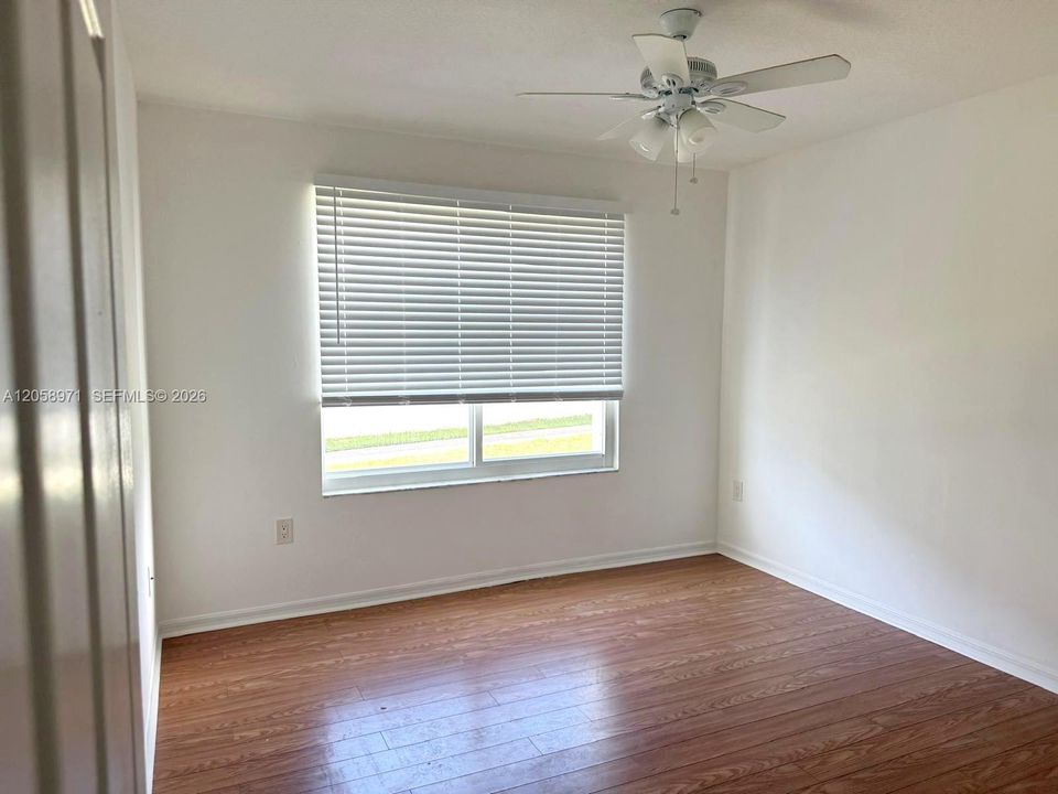 В аренду: $2,300 (3 спален, 2 ванн, 1233 Квадратных фут)