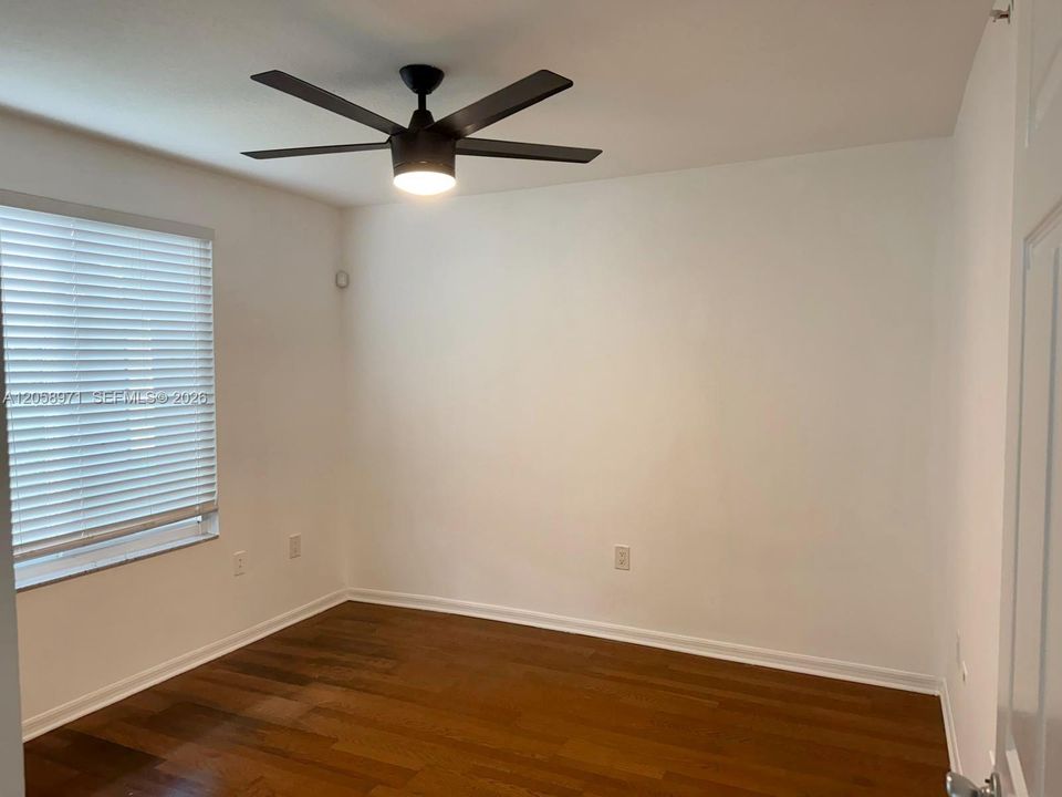 В аренду: $2,300 (3 спален, 2 ванн, 1233 Квадратных фут)