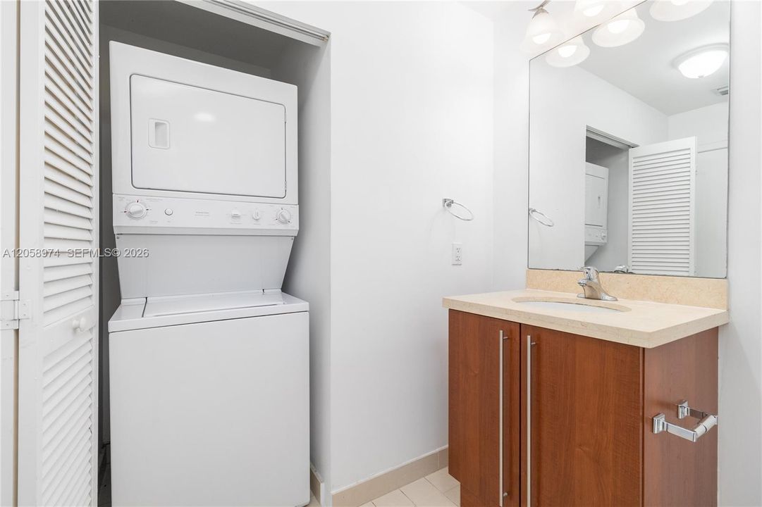 В аренду: $3,600 (2 спален, 2 ванн, 1013 Квадратных фут)