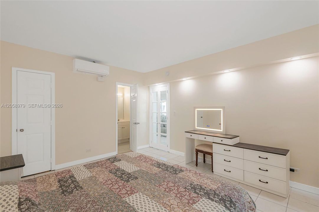 В аренду: $3,700 (2 спален, 2 ванн, 1000 Квадратных фут)