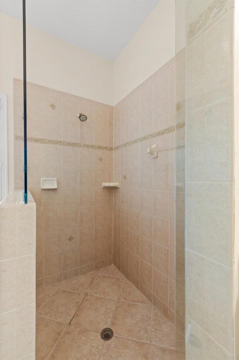 11595 Water Bend Ct_Vacant Large-34