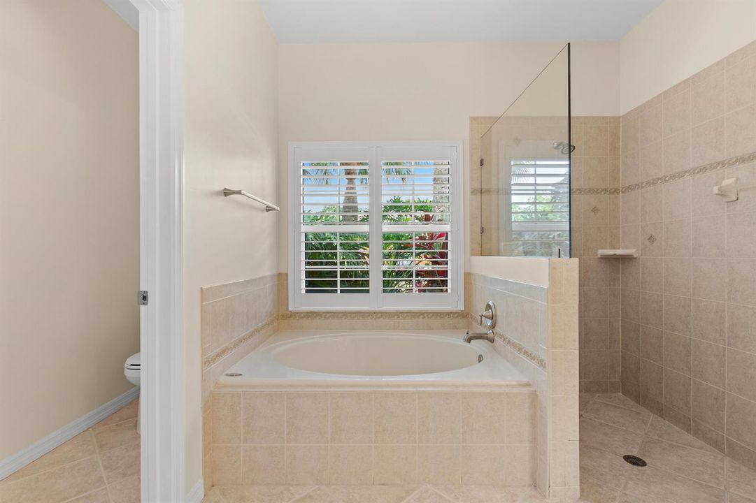11595 Water Bend Ct_Vacant Large-35