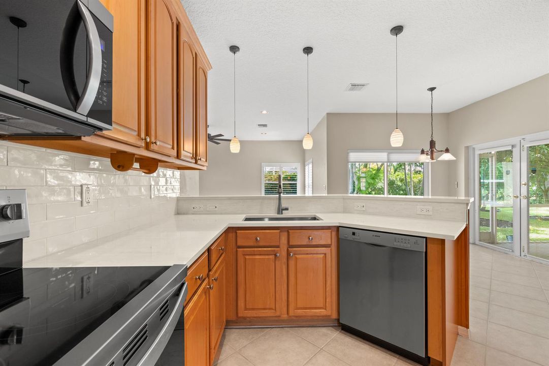 11595 Water Bend Ct_Vacant Large-13
