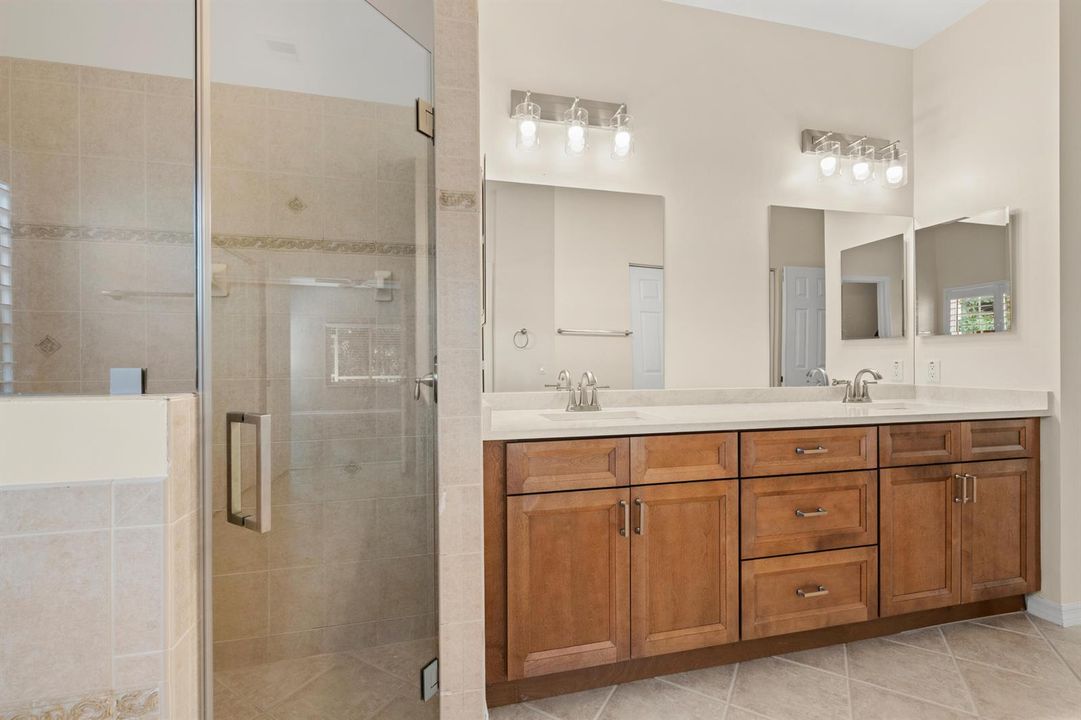 11595 Water Bend Ct_Vacant Large-33