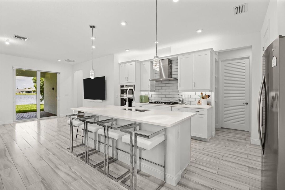 Kitchen with Large Kitchen Island