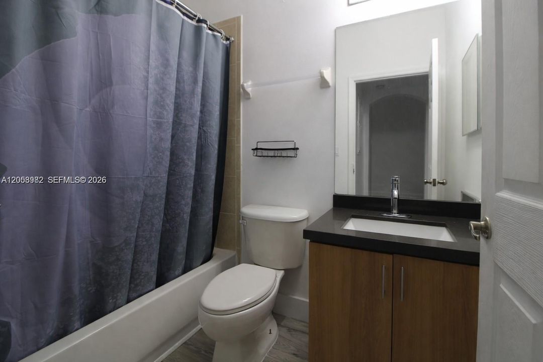 На продажу: $367,999 (3 спален, 3 ванн, 1428 Квадратных фут)