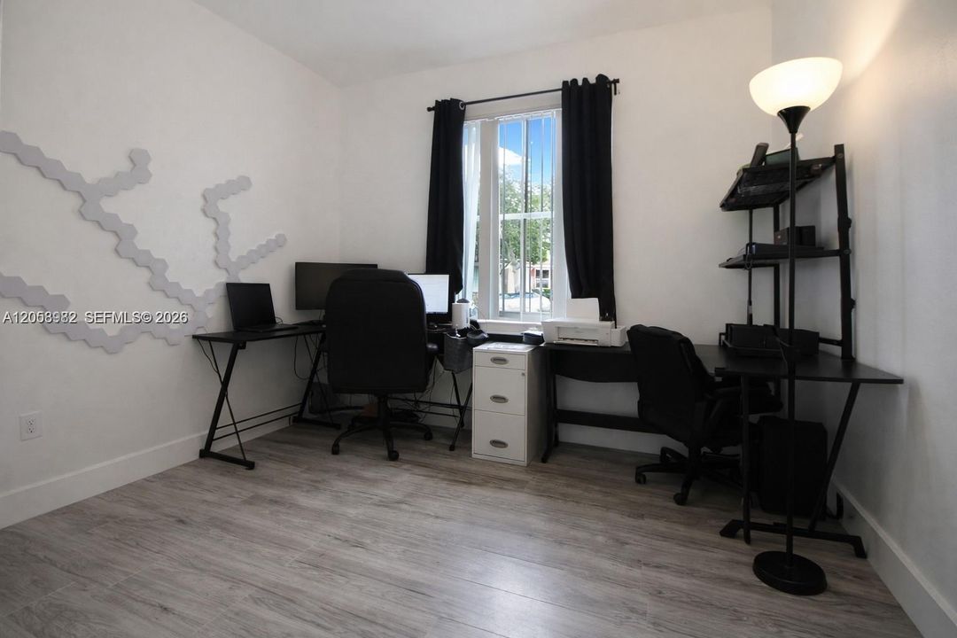 На продажу: $367,999 (3 спален, 3 ванн, 1428 Квадратных фут)