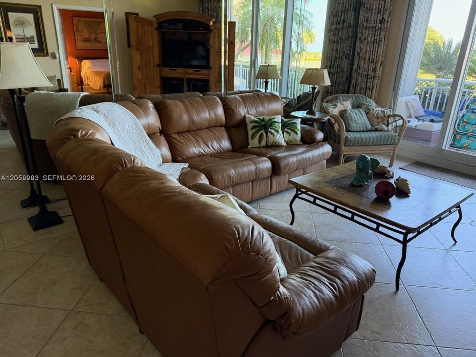 For Rent: $2,950 (2 beds, 2 baths, 1405 Square Feet)