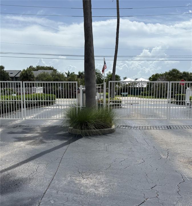 For Rent: $2,950 (2 beds, 2 baths, 1405 Square Feet)