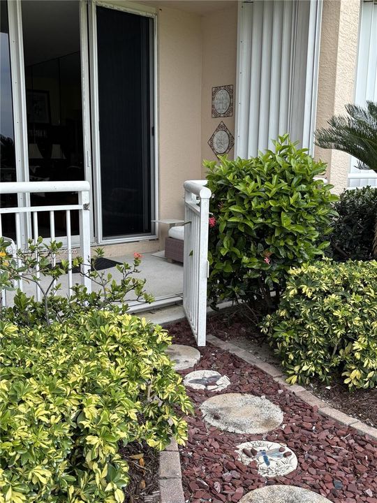 For Rent: $2,950 (2 beds, 2 baths, 1405 Square Feet)