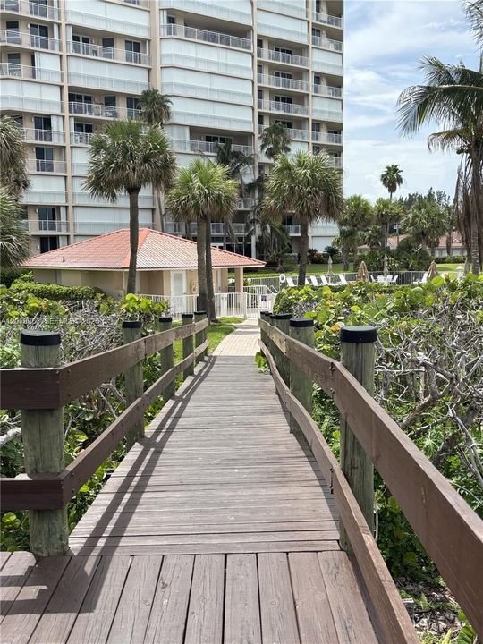 For Rent: $2,950 (2 beds, 2 baths, 1405 Square Feet)