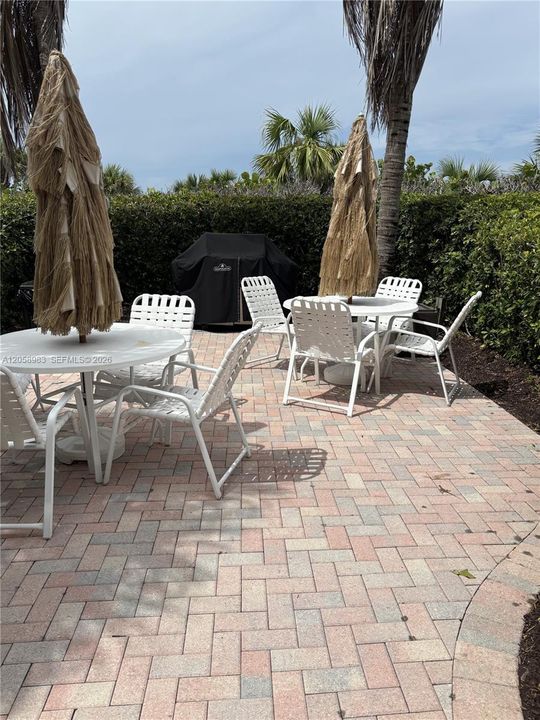 For Rent: $2,950 (2 beds, 2 baths, 1405 Square Feet)