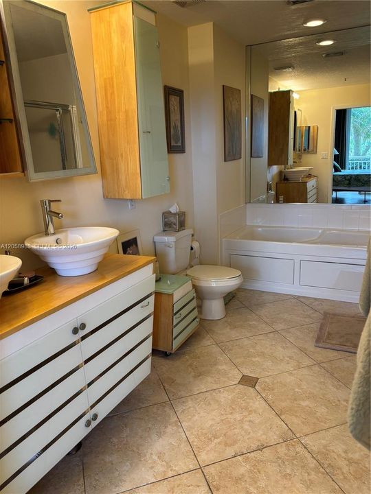 For Rent: $2,950 (2 beds, 2 baths, 1405 Square Feet)