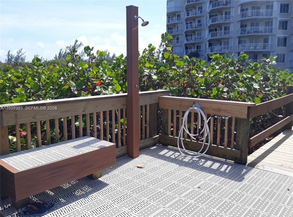 For Rent: $2,950 (2 beds, 2 baths, 1405 Square Feet)