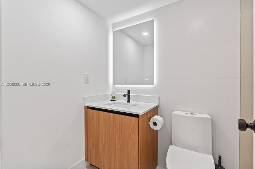 В аренду: $2,500 (0 спален, 1 ванн, 590 Квадратных фут)