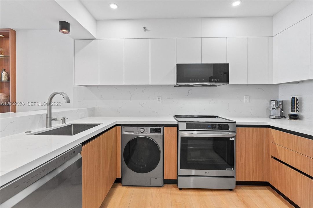 В аренду: $2,500 (0 спален, 1 ванн, 590 Квадратных фут)