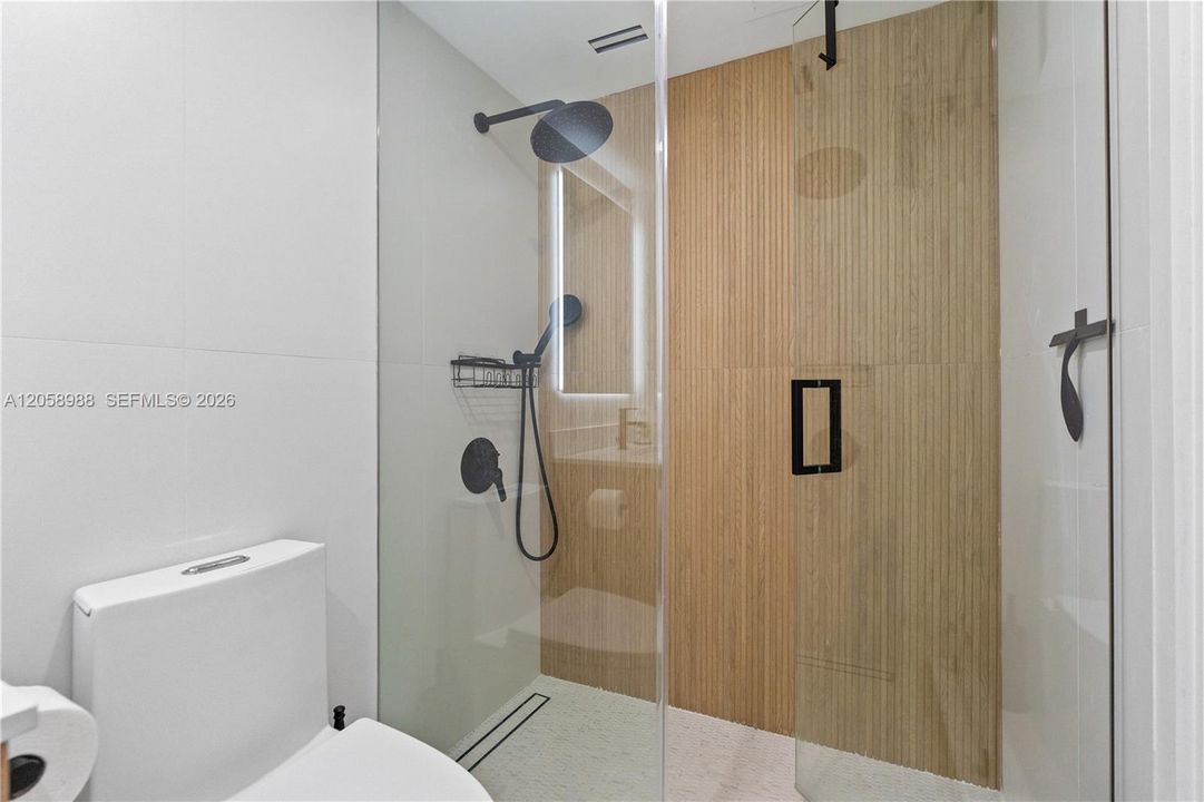 В аренду: $2,500 (0 спален, 1 ванн, 590 Квадратных фут)