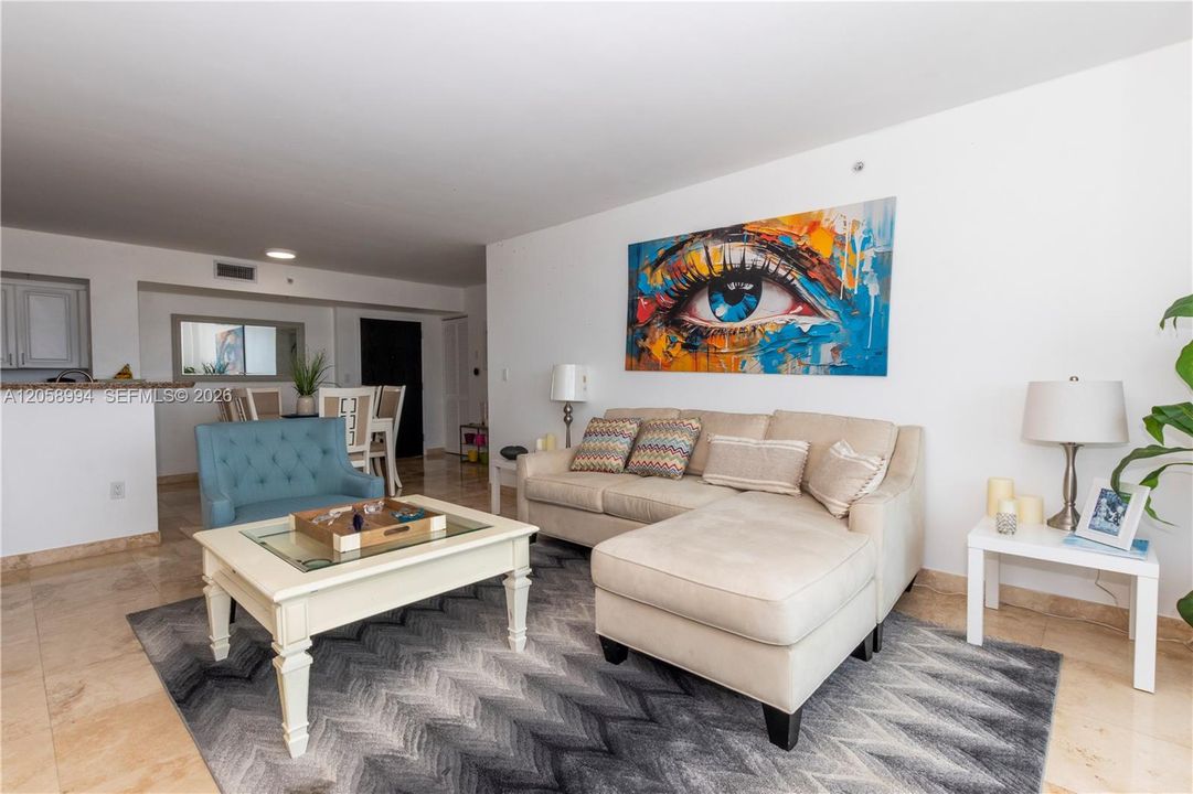 В аренду: $6,000 (2 спален, 2 ванн, 1080 Квадратных фут)