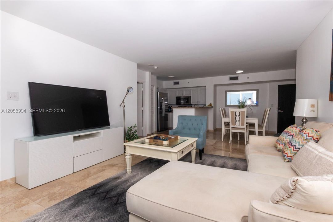 В аренду: $6,000 (2 спален, 2 ванн, 1080 Квадратных фут)