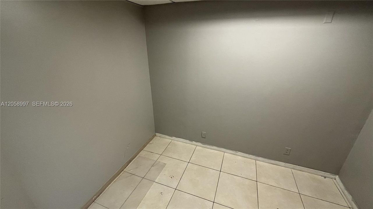 В аренду: $3,100 (0 спален, 0 ванн, 0 Квадратных фут)