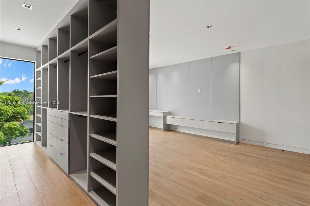For Sale: $3,700,000 (0 beds, 0 baths, 5572 Square Feet)