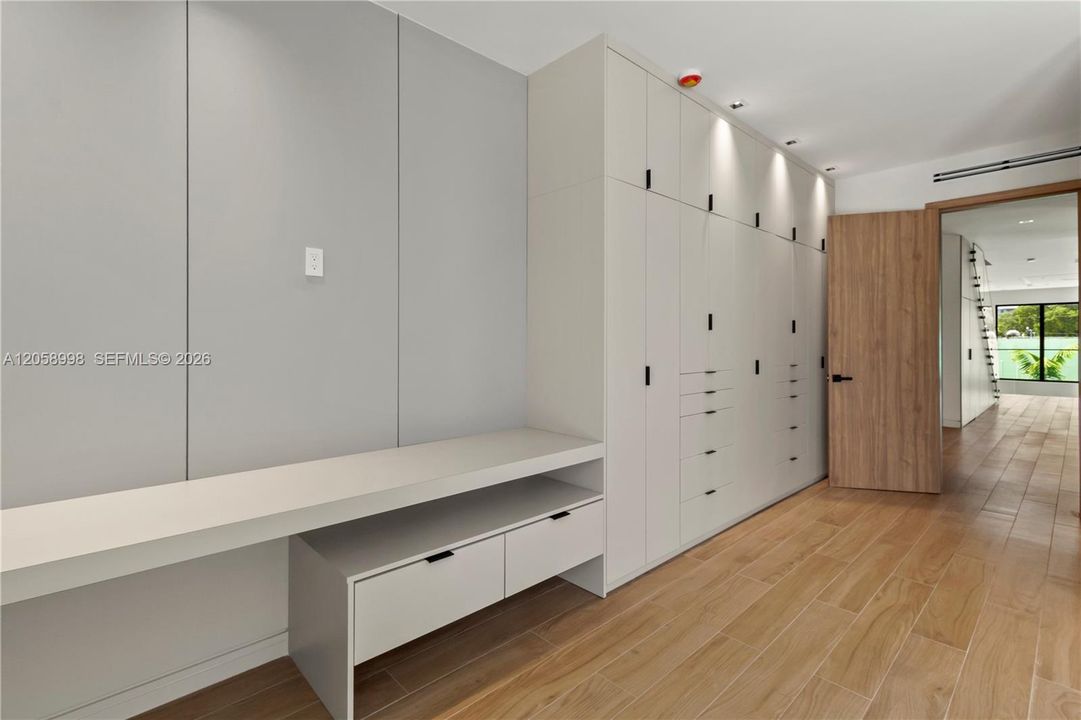 For Sale: $3,700,000 (0 beds, 0 baths, 5572 Square Feet)