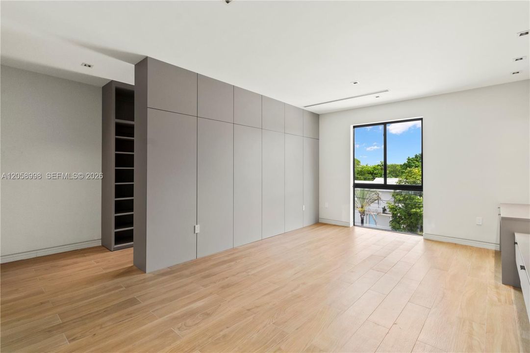 For Sale: $3,700,000 (0 beds, 0 baths, 5572 Square Feet)
