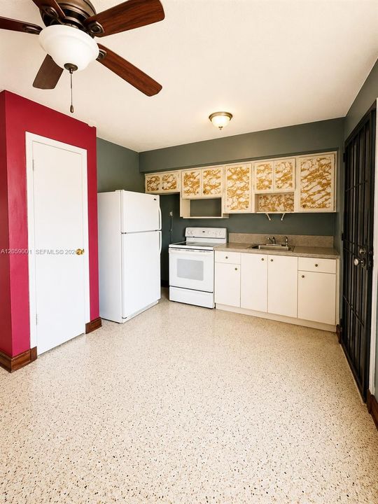 For Rent: $2,000 (2 beds, 1 baths, 786 Square Feet)