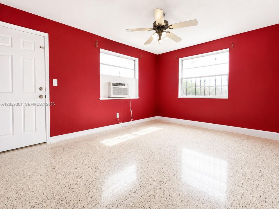 For Rent: $2,000 (2 beds, 1 baths, 786 Square Feet)
