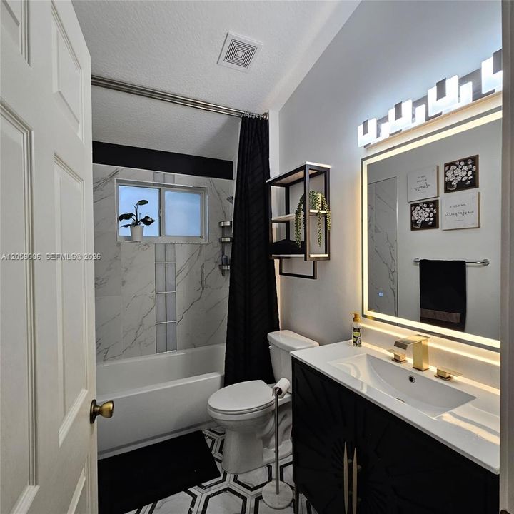 En Venta: $600,000 (3 camas, 2 baños, 2100 Pies cuadrados)