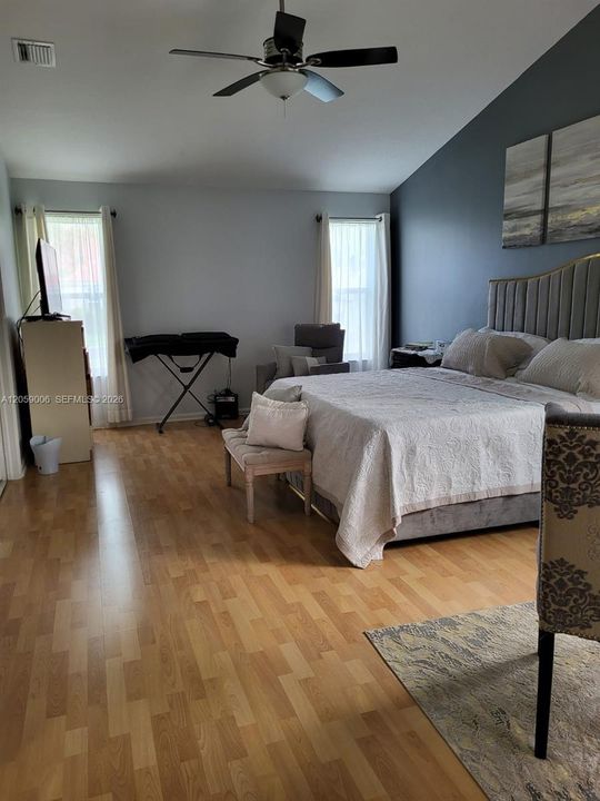 En Venta: $600,000 (3 camas, 2 baños, 2100 Pies cuadrados)