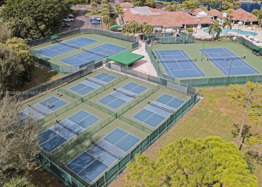 En Venta: $600,000 (3 camas, 2 baños, 2100 Pies cuadrados)